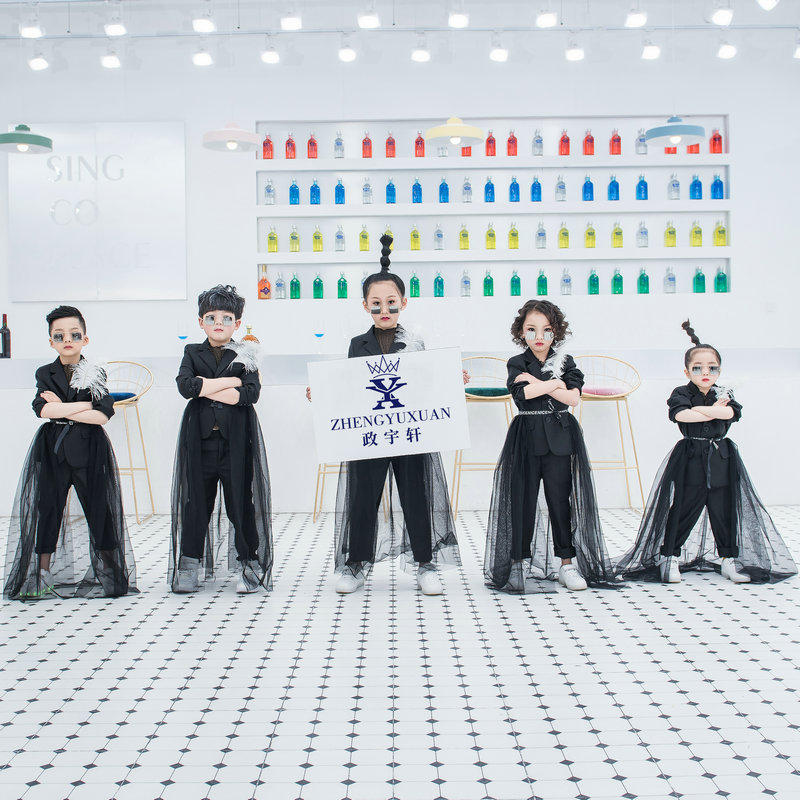 政宇轩高端儿童礼服黑色西装潮服新款T台开场秀谢幕秀表演西装租|msdalam kategori Kanak-kanak/Bayi/Keluarga dipasang, kot/jaket/overcoat, saman/saman kecil - dari Buy2taobao.com untuk memberikan perkhidmatan ejen Taobao profesional membeli
