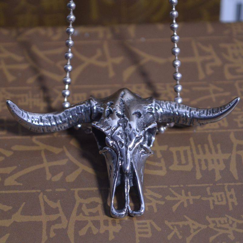 钛钢饰品北美野牛头骨挂件男人潮流霸气配饰保色耐磨款不锈钢吊坠