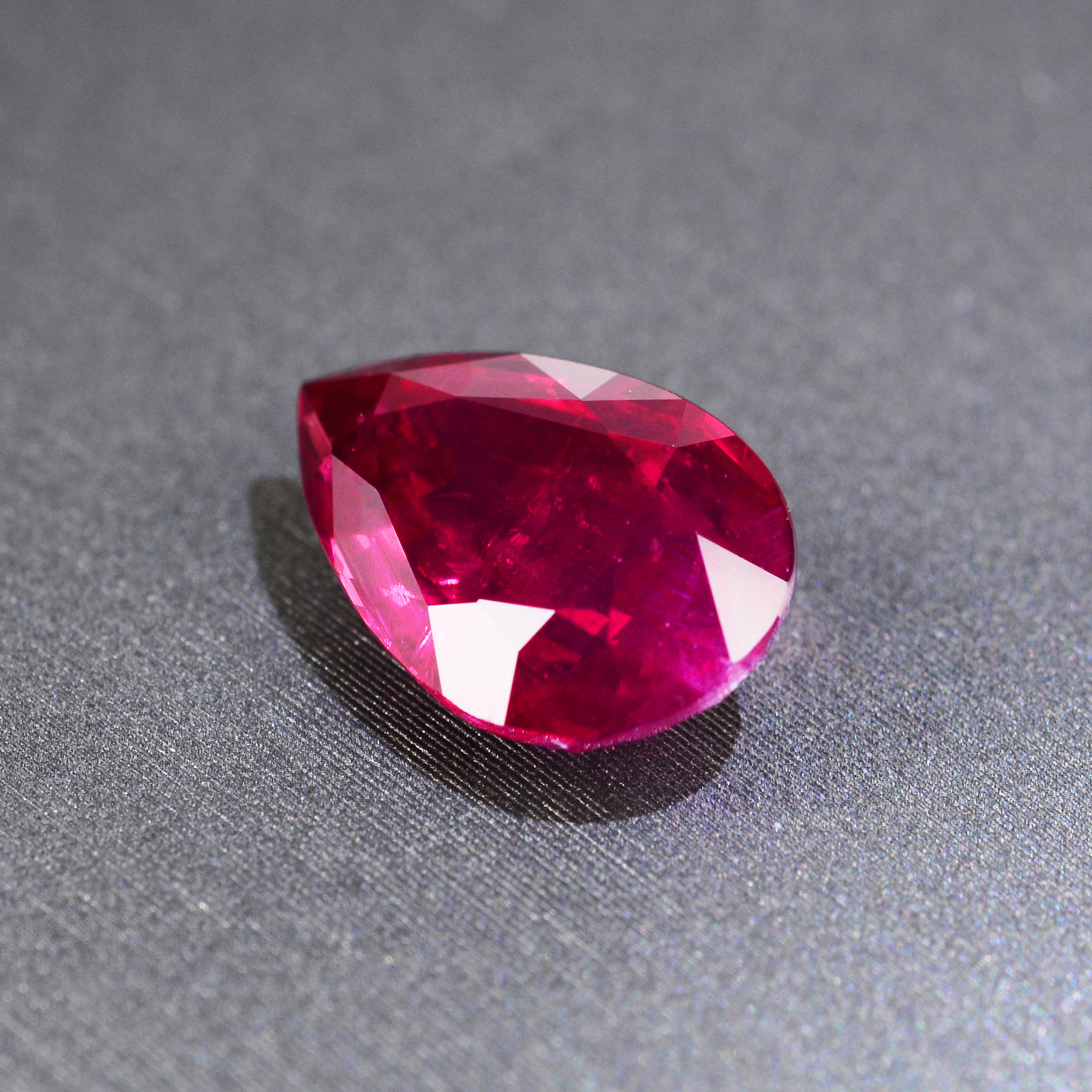 2.58克拉 天然无烧红宝石裸石 鸽血红提供国际证书2137