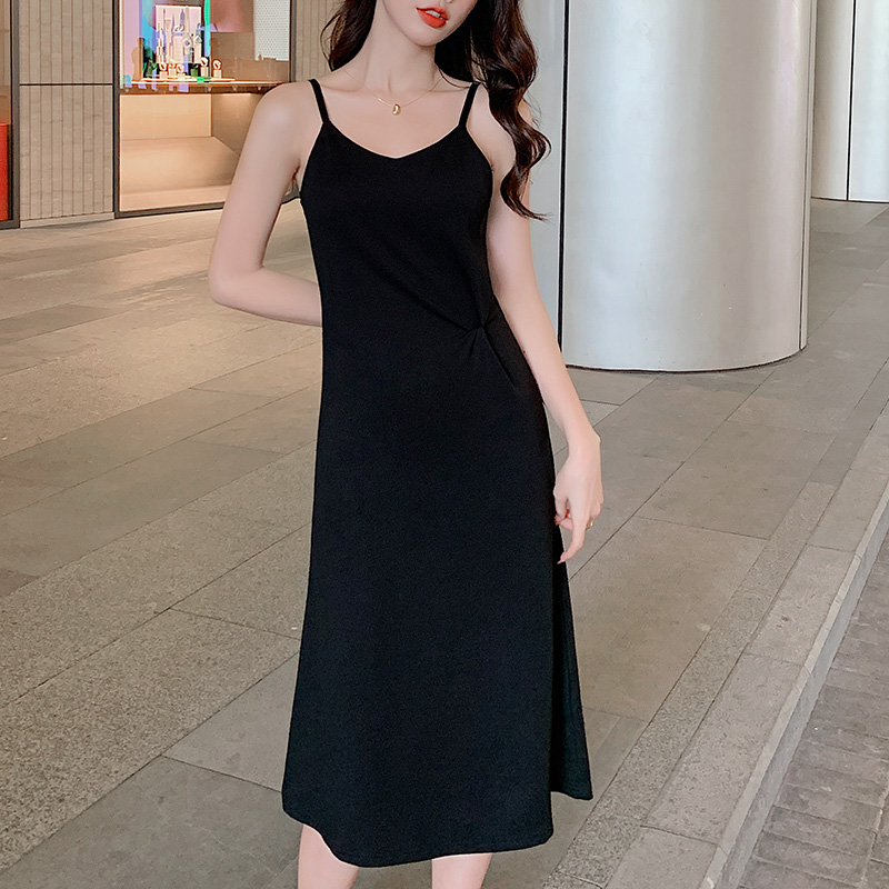 2023年夏装新款韩版气质性感V领休闲小黑裙百搭吊带打底连衣裙女