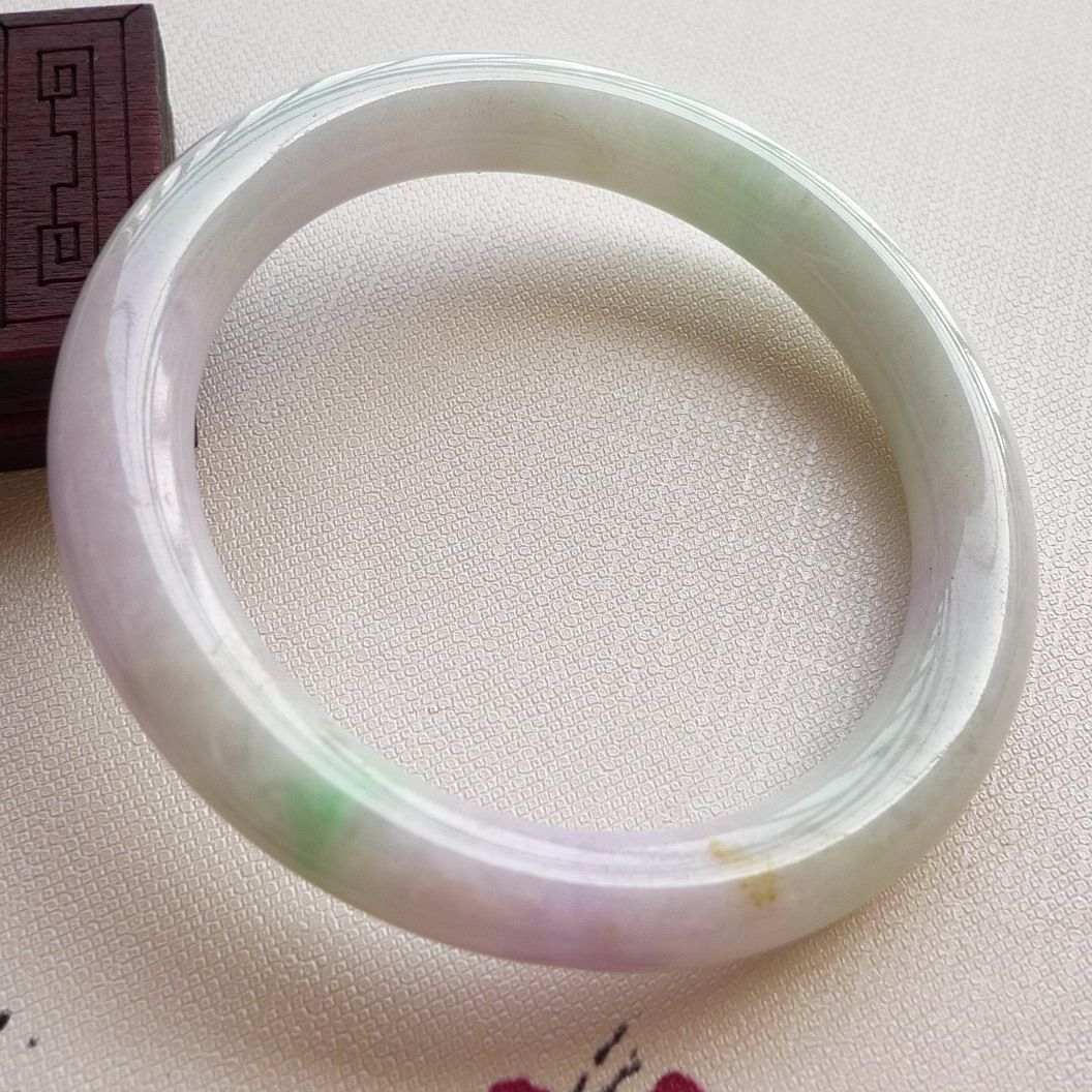 翡翠a货冰糯种春带彩圆条手镯 38.66克 (内径51.2mm )
