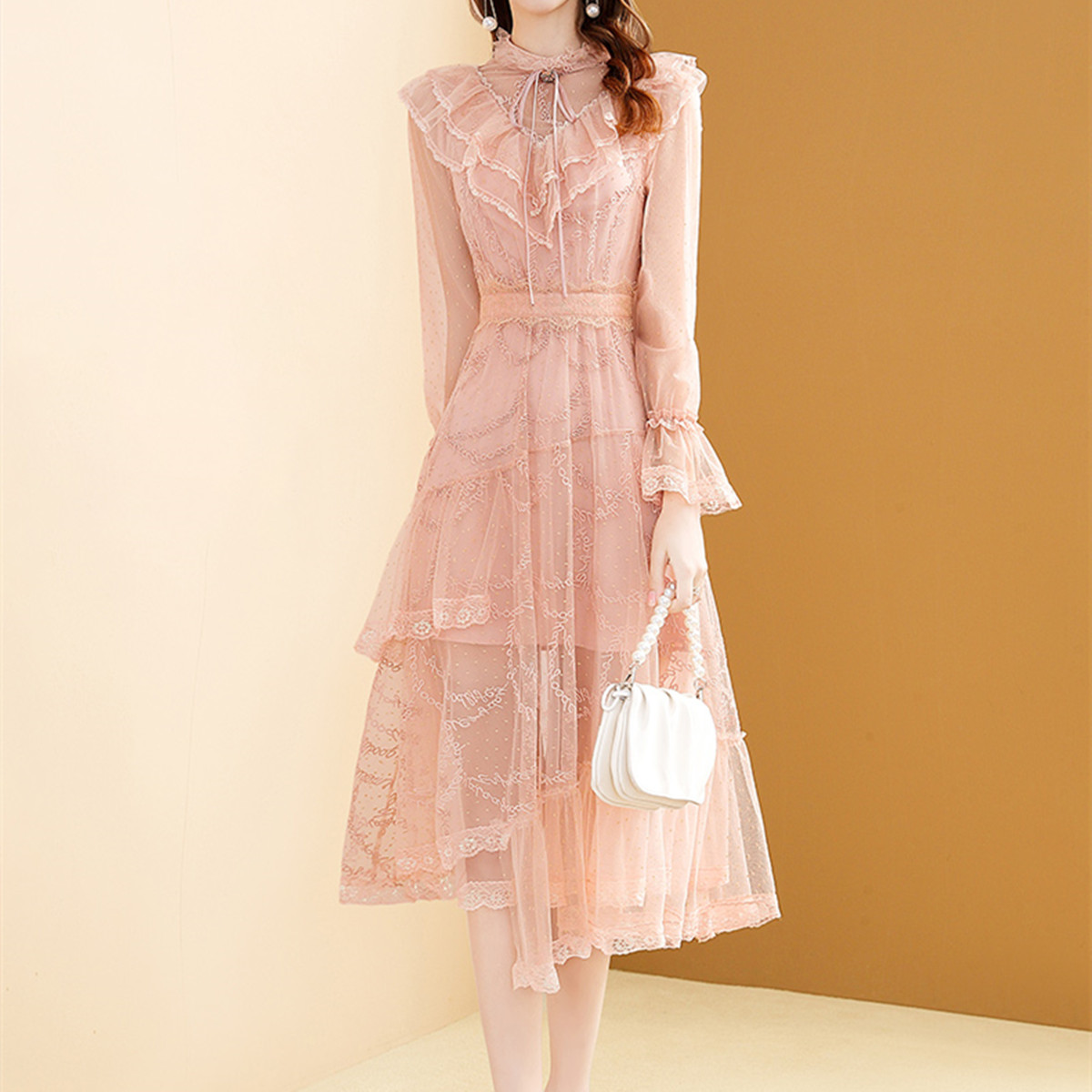 粉色网纱不规则仙女连衣裙春秋宫廷礼服2022新款蕾丝刺绣修身裙子