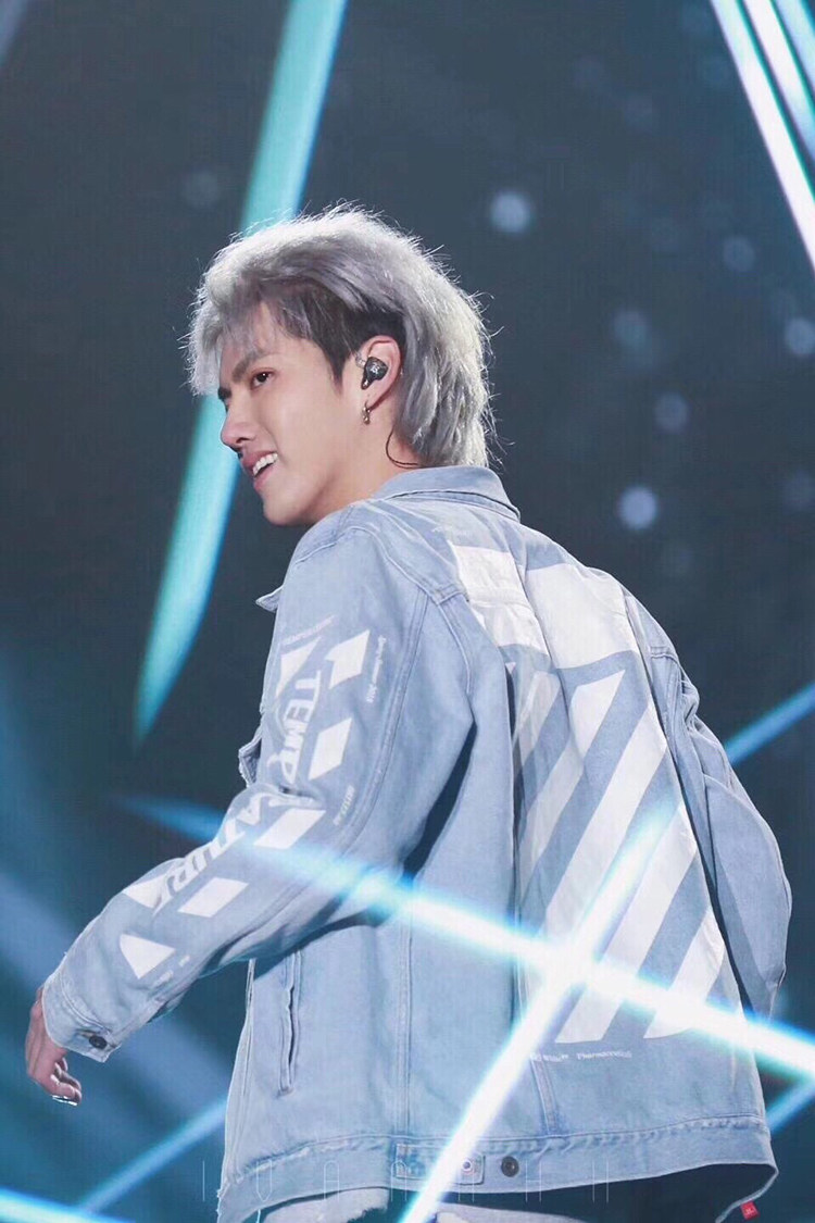 一折off white潮牌外套_潮牌off white 春秋新品ow吴亦凡手工做旧破坏