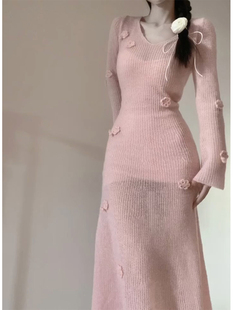 粉色毛衣针织连衣裙2023新款秋冬高级感超好看小香风打底内搭长裙