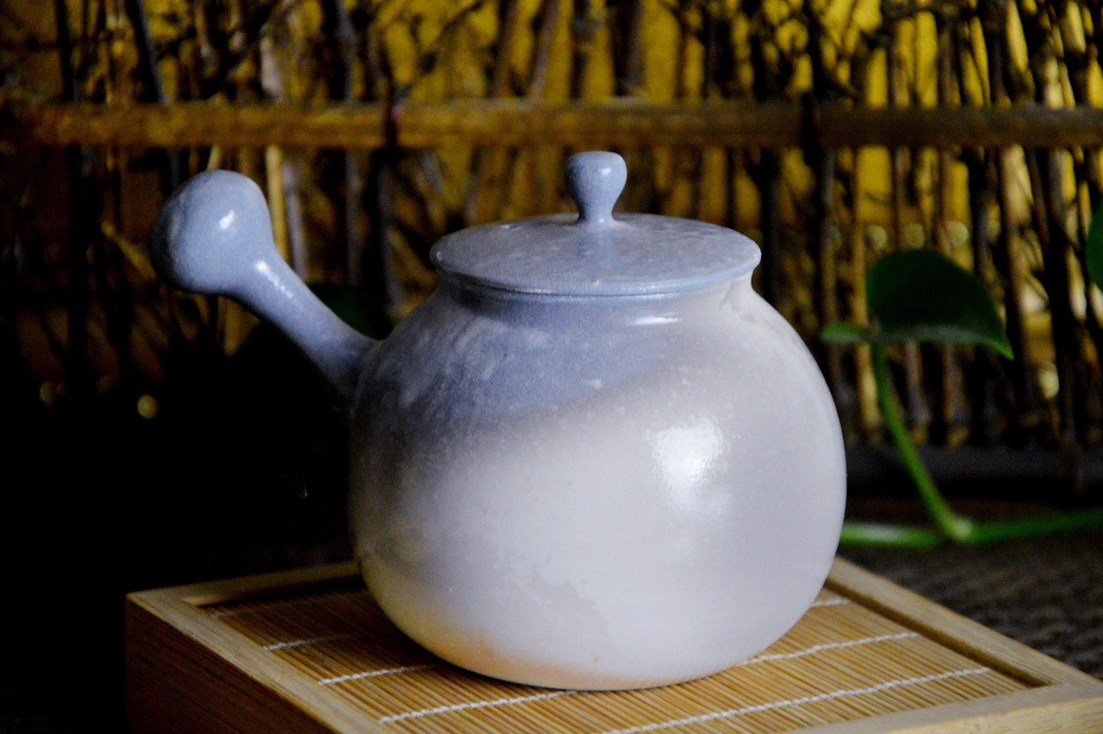 磁州窑柴烧手拉抬 高白泥侧把壶