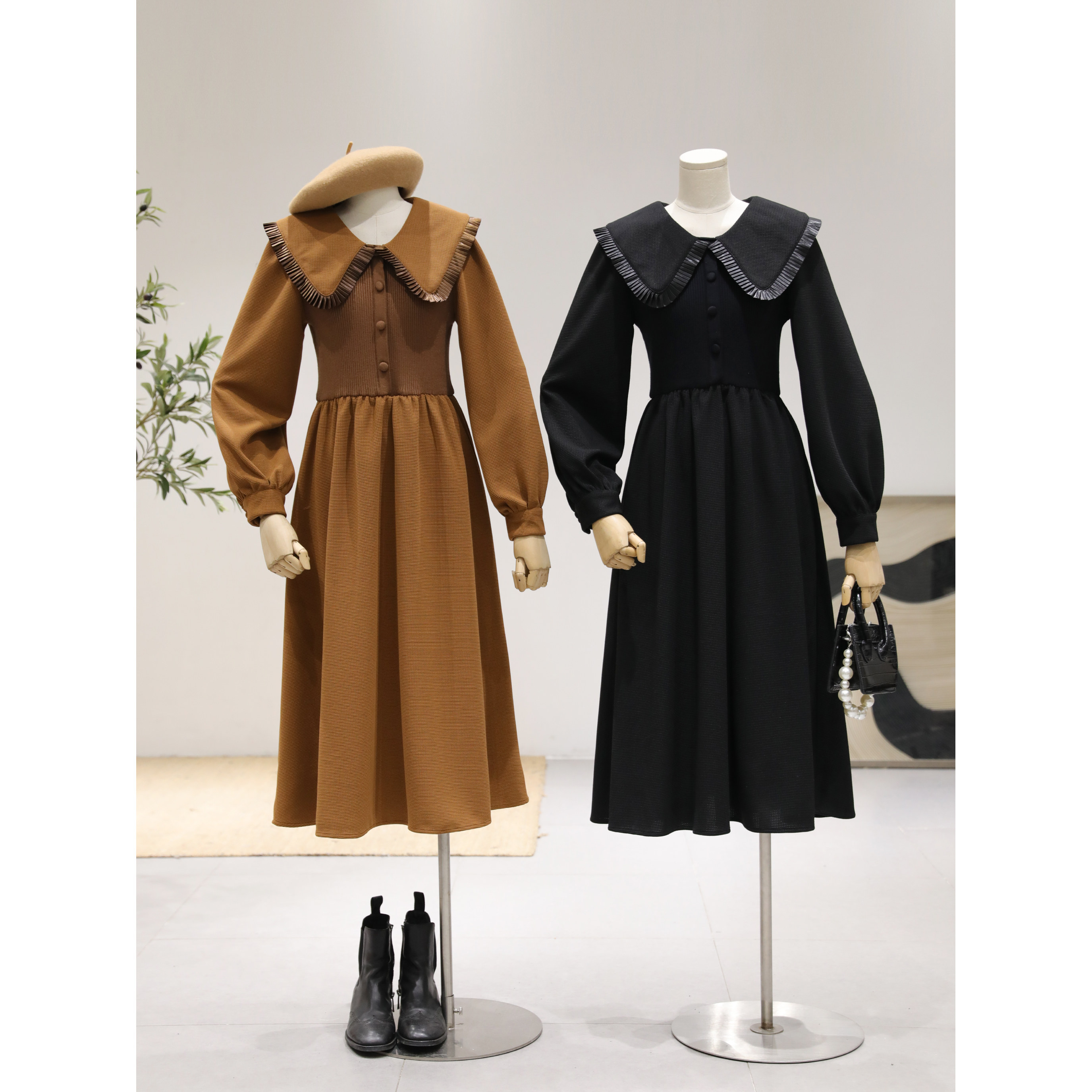 赫本风法式复古连衣裙女秋冬2021年新款高级感娃娃领气质显瘦长裙