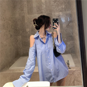 Real shot Korean version of Hong Kong Style lazy loose off shoulder blue stripe medium length shirt