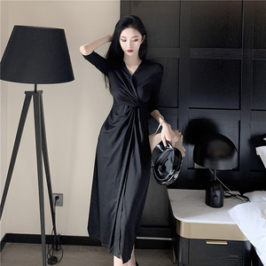 Real shooting high-grade feeling in summer， slim waist， sexy temperament， irregular split skirt dress