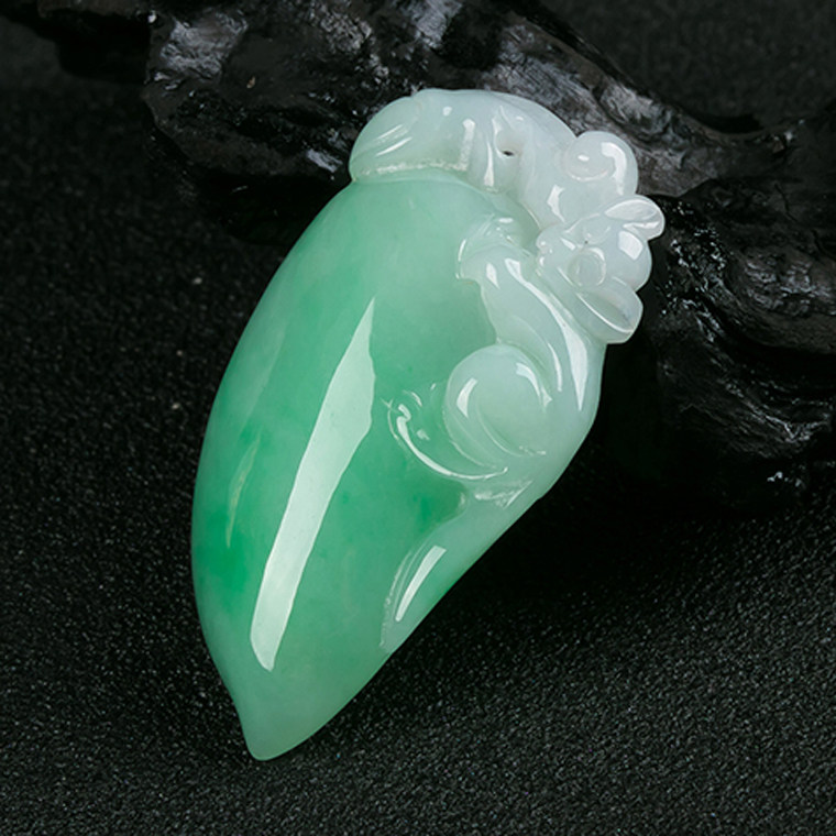 镇平玉雕馆 天然缅甸a货翡翠福瓜吊坠12.34g