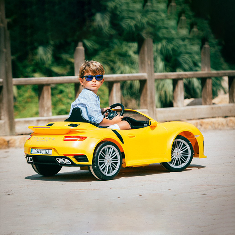 injusa保时捷911儿童电动车跑车玩具车四轮可坐人遥控儿童汽车718