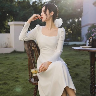 LOGULEYA法式赫本风气质小礼服白色收腰连衣裙女方领长袖中长款
