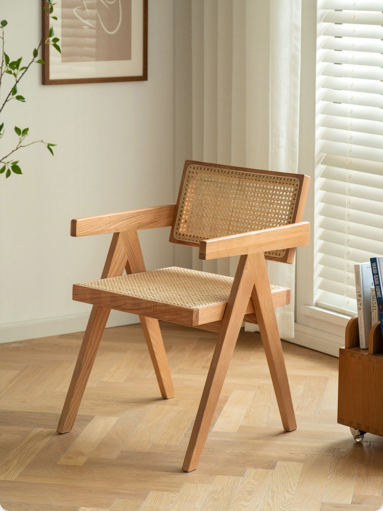 北欧实木藤编椅简约靠背设计师休闲餐椅家用ins办公椅昌迪加尔椅