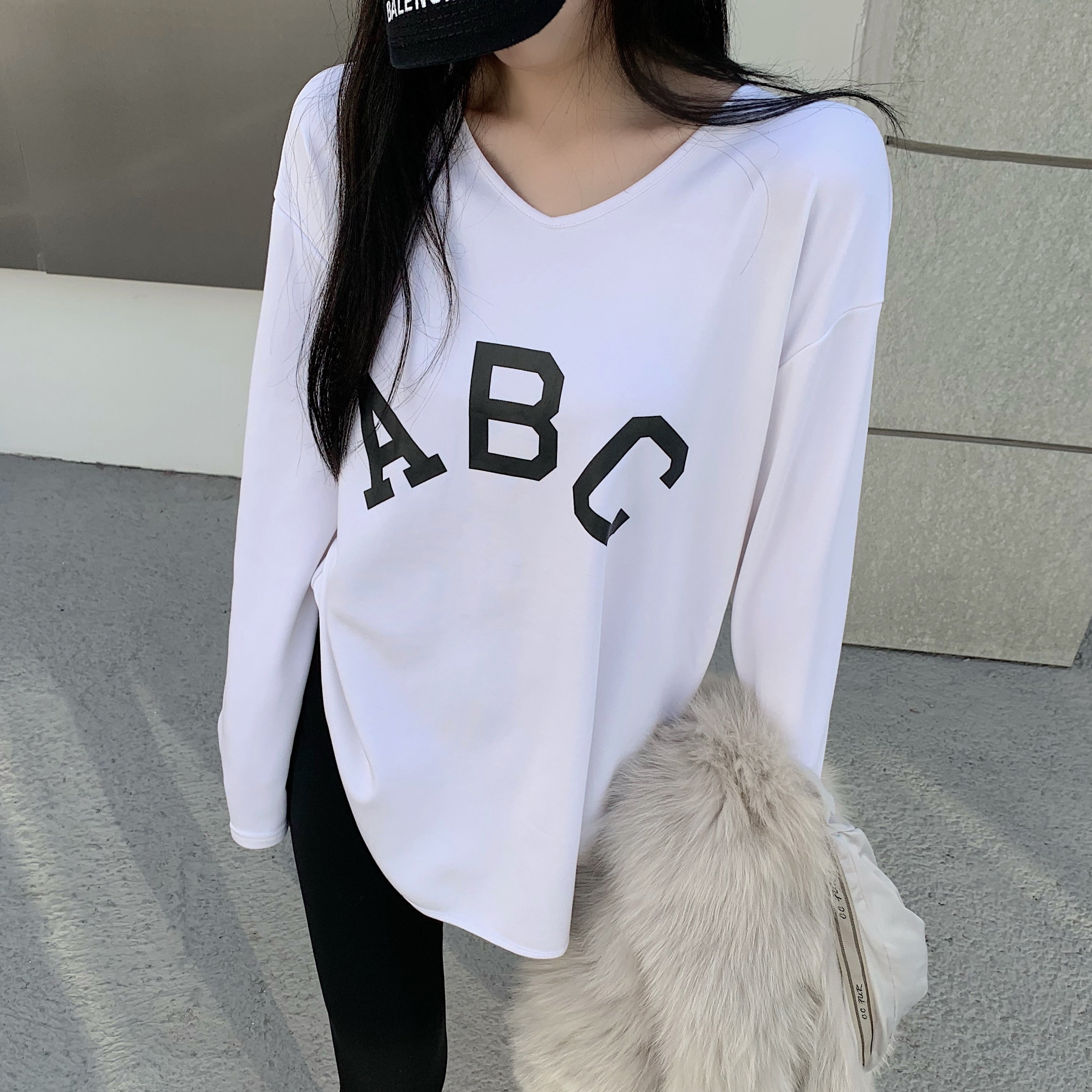 磨毛加绒加厚白色打底衫女内搭秋冬洋气宽松中长款v领上衣t恤ins