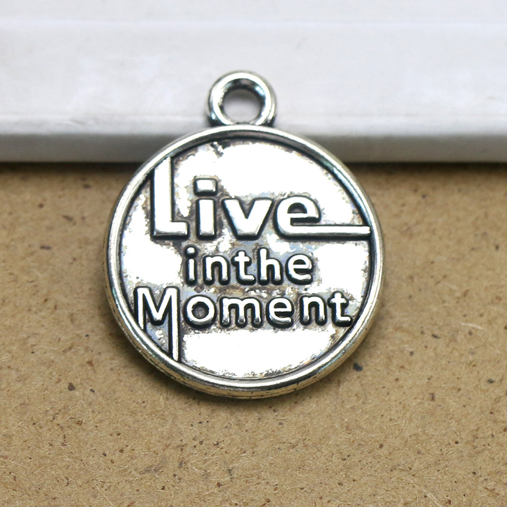 快手网红同款英文版字母活在当下复古古银合金项链吊坠diy饰品