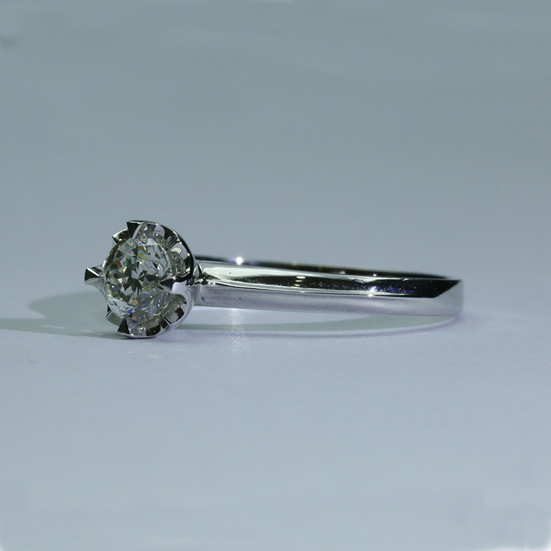 小颖gia证书钻石 0.5克拉 l色 si净度 6261576875