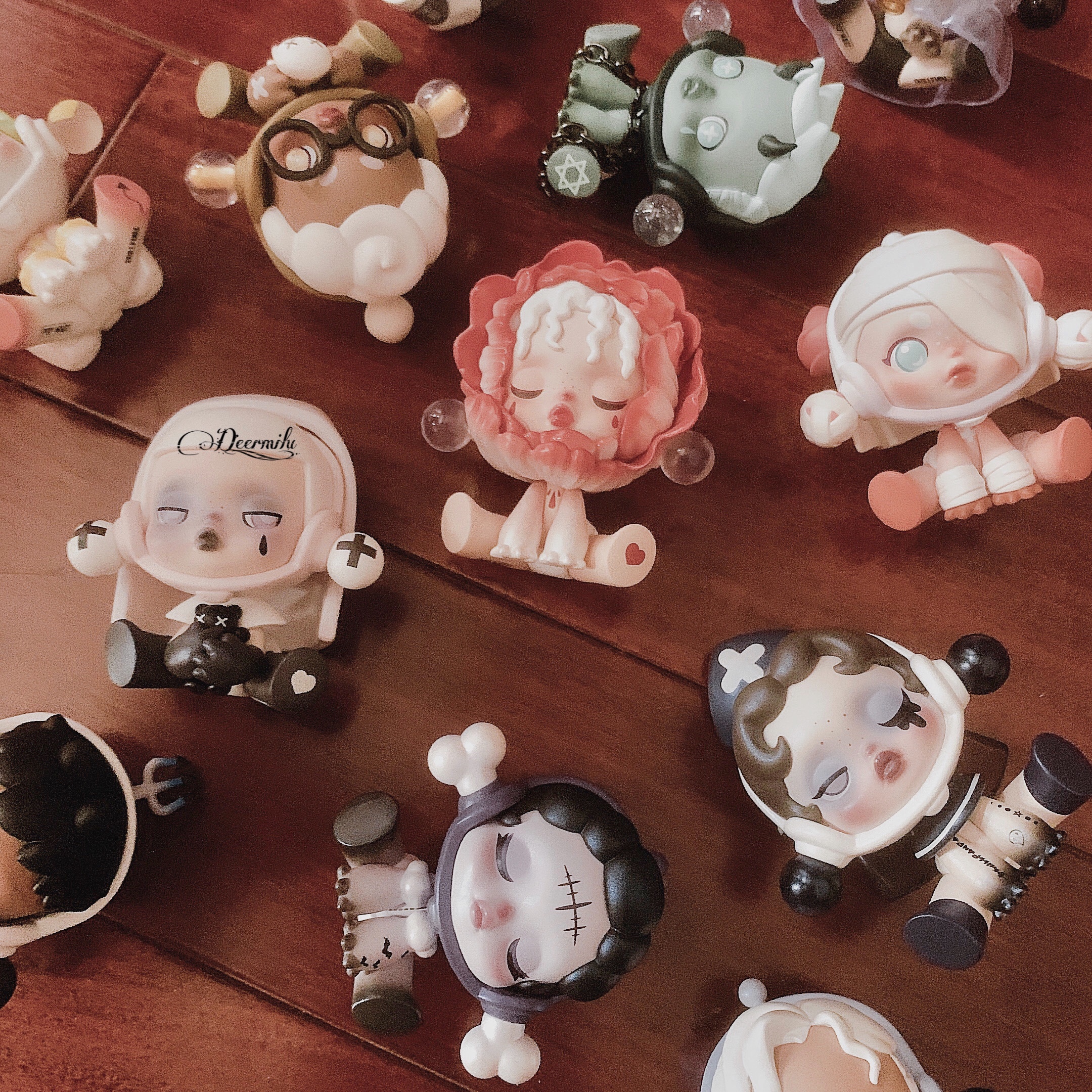 正版密林古堡盲盒确认款 popmart泡泡玛特skullpanda血色玫瑰手办