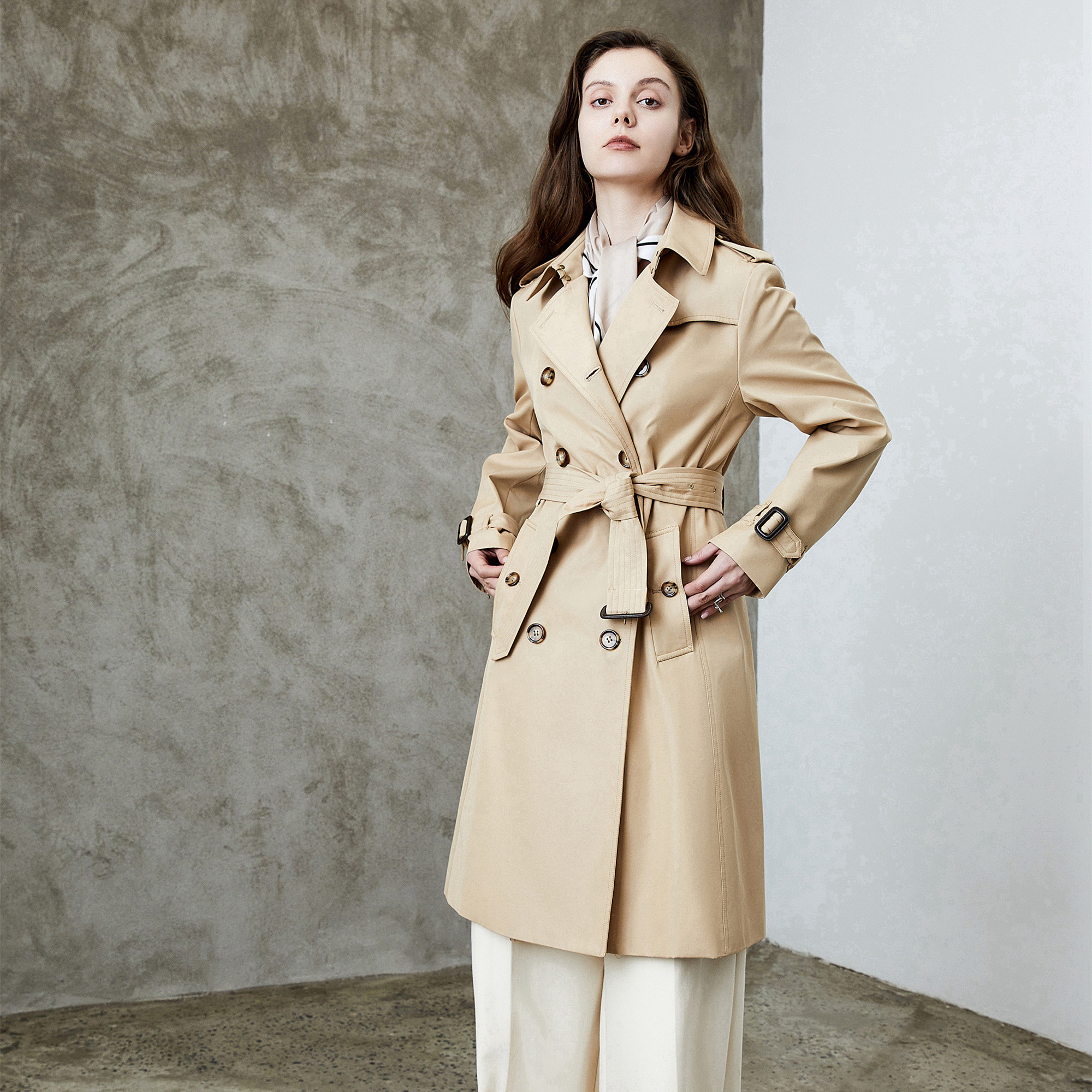 2022年春季新款英伦双排扣外套高级感大牌减龄中长款收腰显瘦风衣