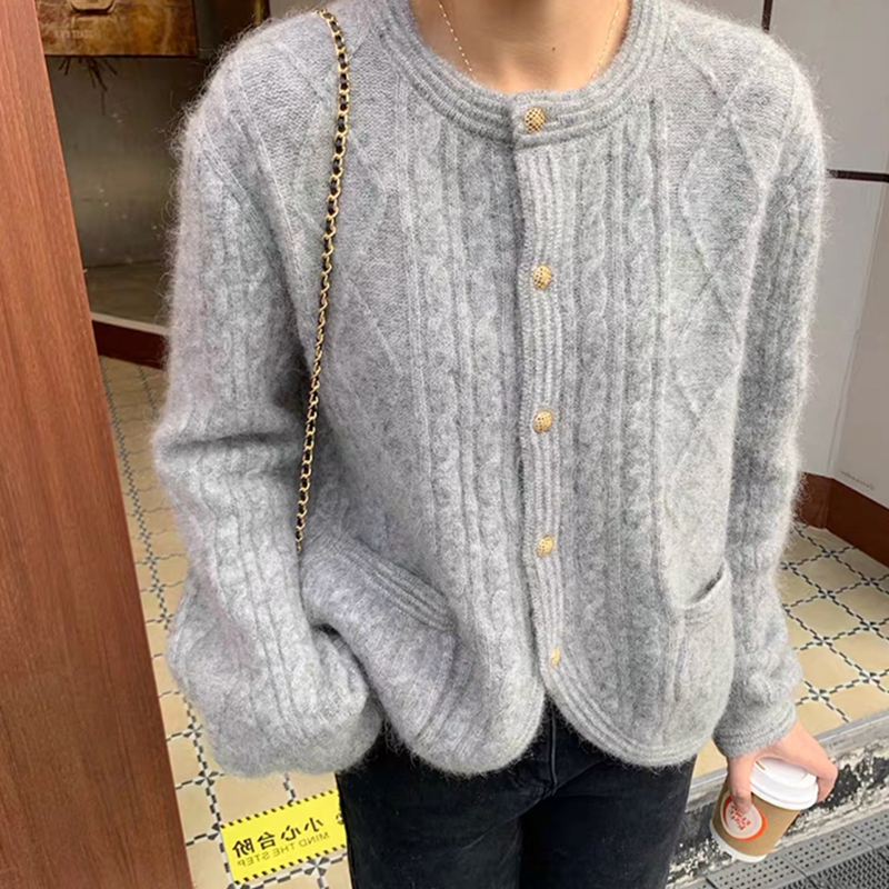 马海毛针织毛衣开衫女装2021秋冬新款小香风宽松慵懒白色麻花外套