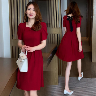 红色连衣裙女夏季2024年新款小个子法式气质方领纯色收腰显瘦裙子