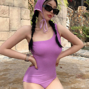 泳衣女士2024新款泡温泉紫色纯欲风连体比基尼遮肚子三亚海边拍照