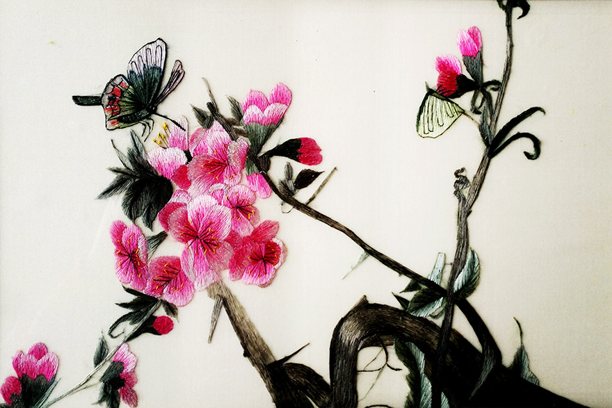 苏绣世家纯手工真丝匠心巧绣《蝶恋梅花》钱菊凤大师工作室作品