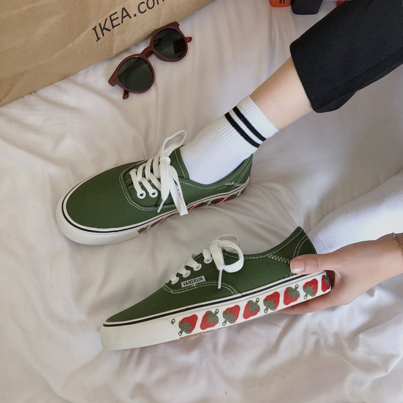 草莓帆布鞋女2019春季新款百搭板鞋学生韩版ulzzang港风鞋子ins潮