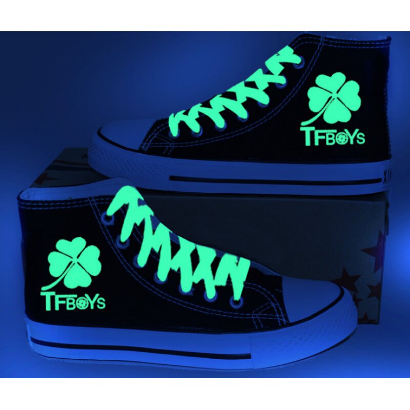 tfboys同款四叶草韩版荧光夜光手绘鞋子学生帆布鞋男女情侣单鞋