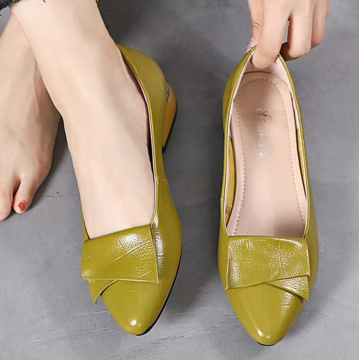 尖头浅口平跟真皮女鞋夏季一脚蹬软底妈妈鞋女士平底皮鞋豆豆单鞋