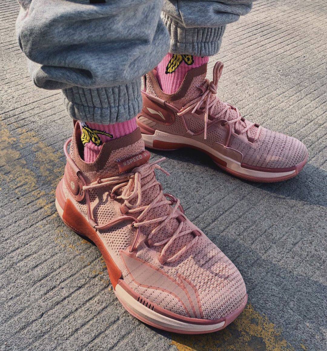 李宁闪击6代圣诞节开赛夜玫瑰粉缓震透气中高帮男子篮球鞋abap071