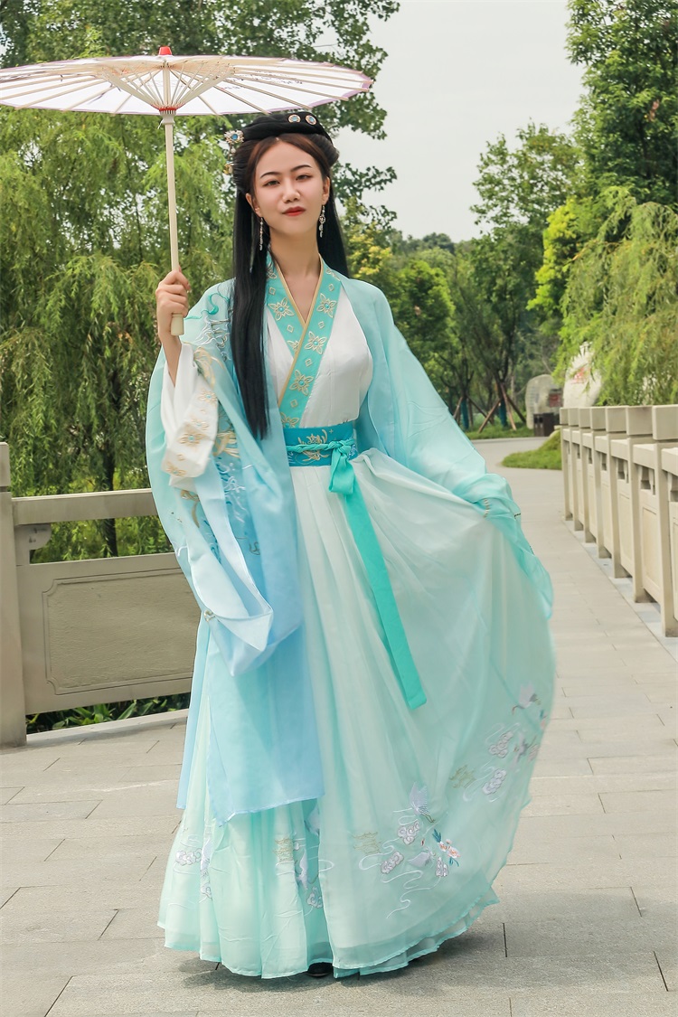 易宸轩原创汉服女情侣青色斜襟长衫齐腰褶裙重工刺绣云肩秋冬套装