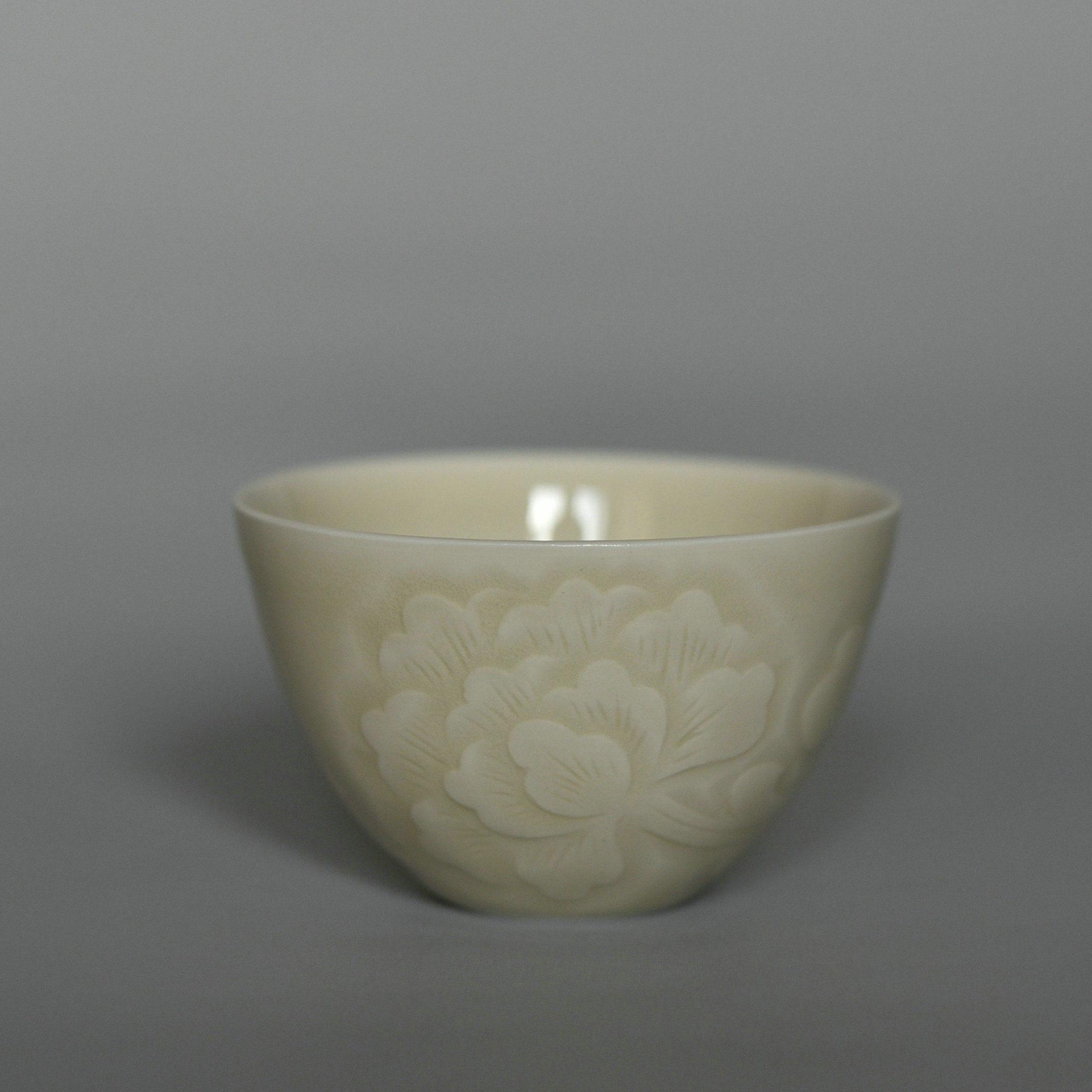 定窑牙白釉煮雪手拉坯剔刻牡丹纹茶杯中式宫廷风宋韵传统定瓷茶器