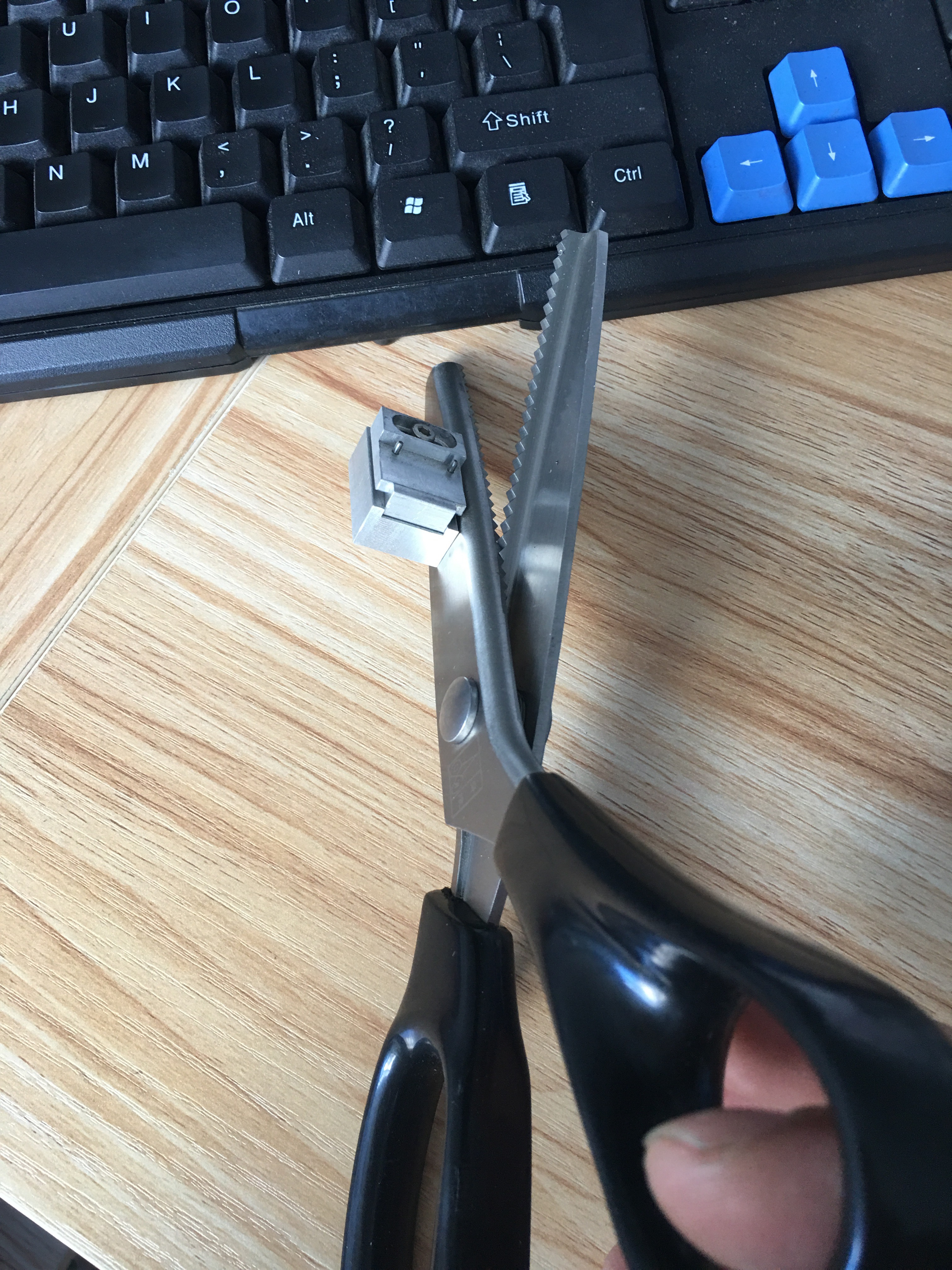 SMT Splice scissors location scissors SMT Special scissors MTL-30 MTL-40 V-scissorsin the Electronic Dictionary/Electronic paper book/Stationery , Crop supplies , Scissors category - from Buy2taobao.com to provide professional Taobao agent buy service