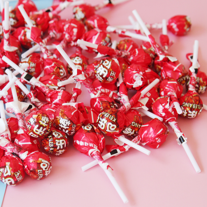 热销可乐糖硬糖 怀旧 散装_可乐味棒棒糖 汽水硬糖 休闲怀旧混合儿童