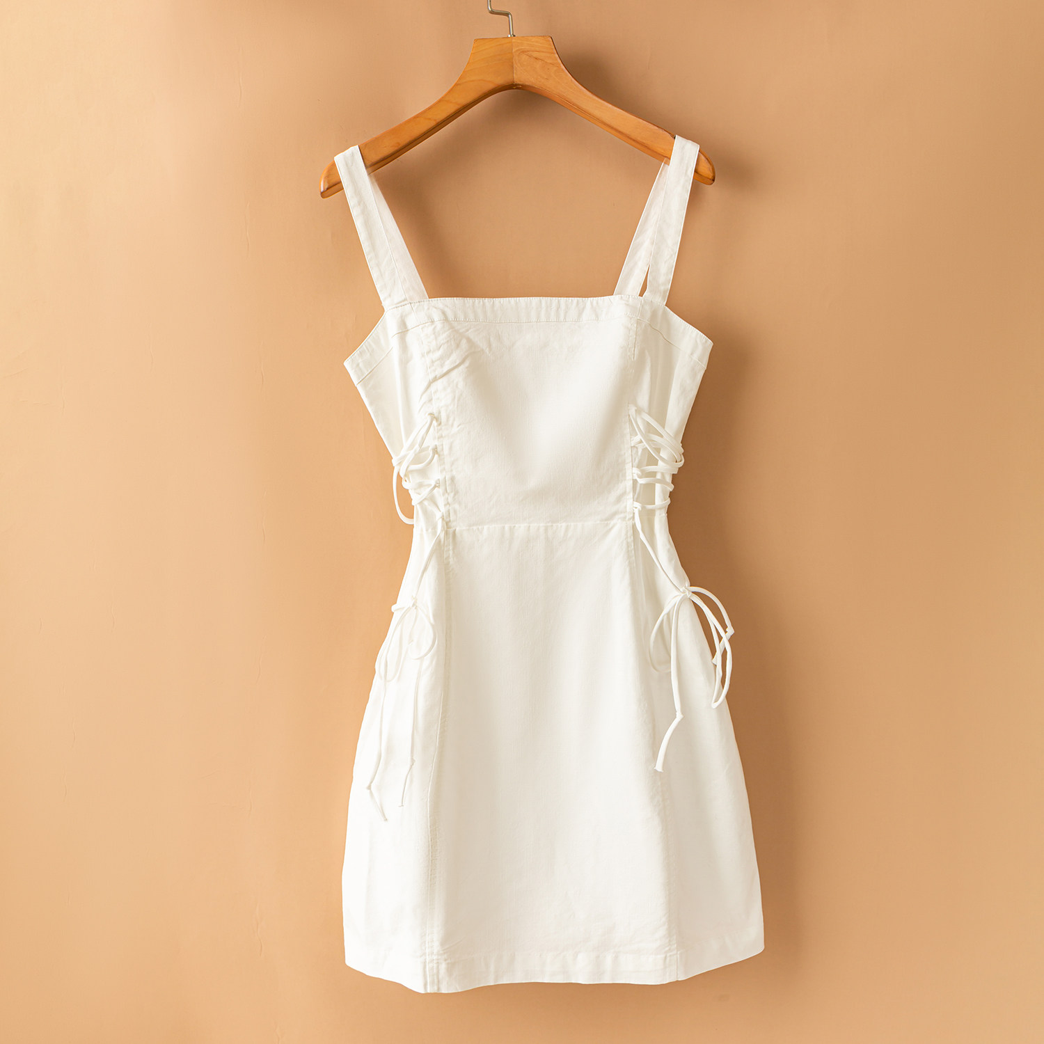 夏款女气质抹胸连衣裙 松紧露背性感肩带 修身显瘦甜美减龄吊带裙