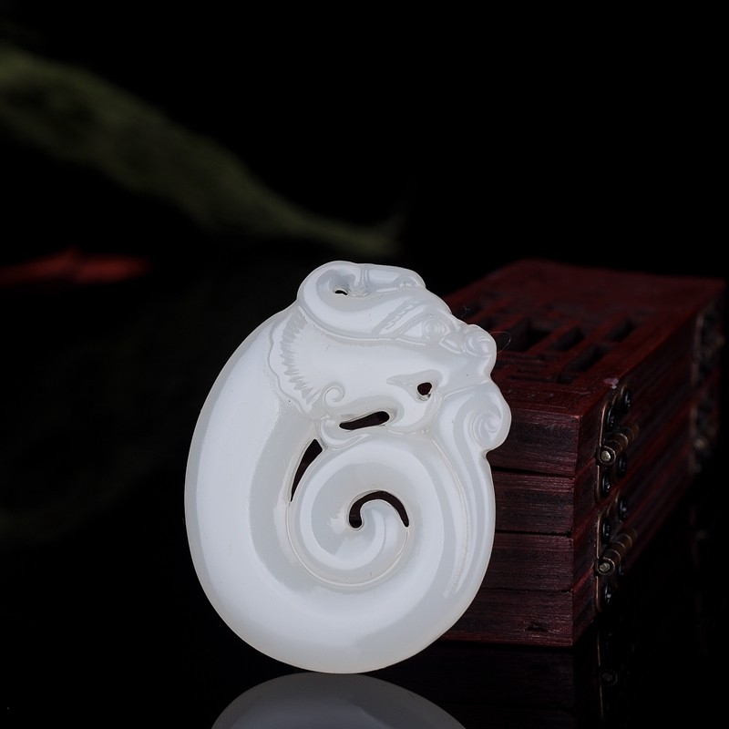 和田玉菠菜绿碧玉生肖龙双面吊坠羊脂白玉龙牌玉坠男女款玉佩挂件