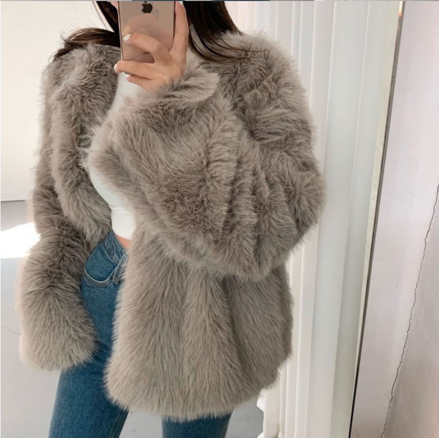 d2韩国美衣的优惠券大全—韩国东大门ins网红秋冬季米白色仿兔毛皮草