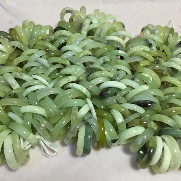 天然玉石手镯 岫玉手镯 綠翠花玉镯 直播選拍 玉镯瑕疵處理 包郵在類目 飾品/流行首飾/時尚飾品新, 手鐲中 - 來自Buy2taobao.com提供專業的淘寶代購服務