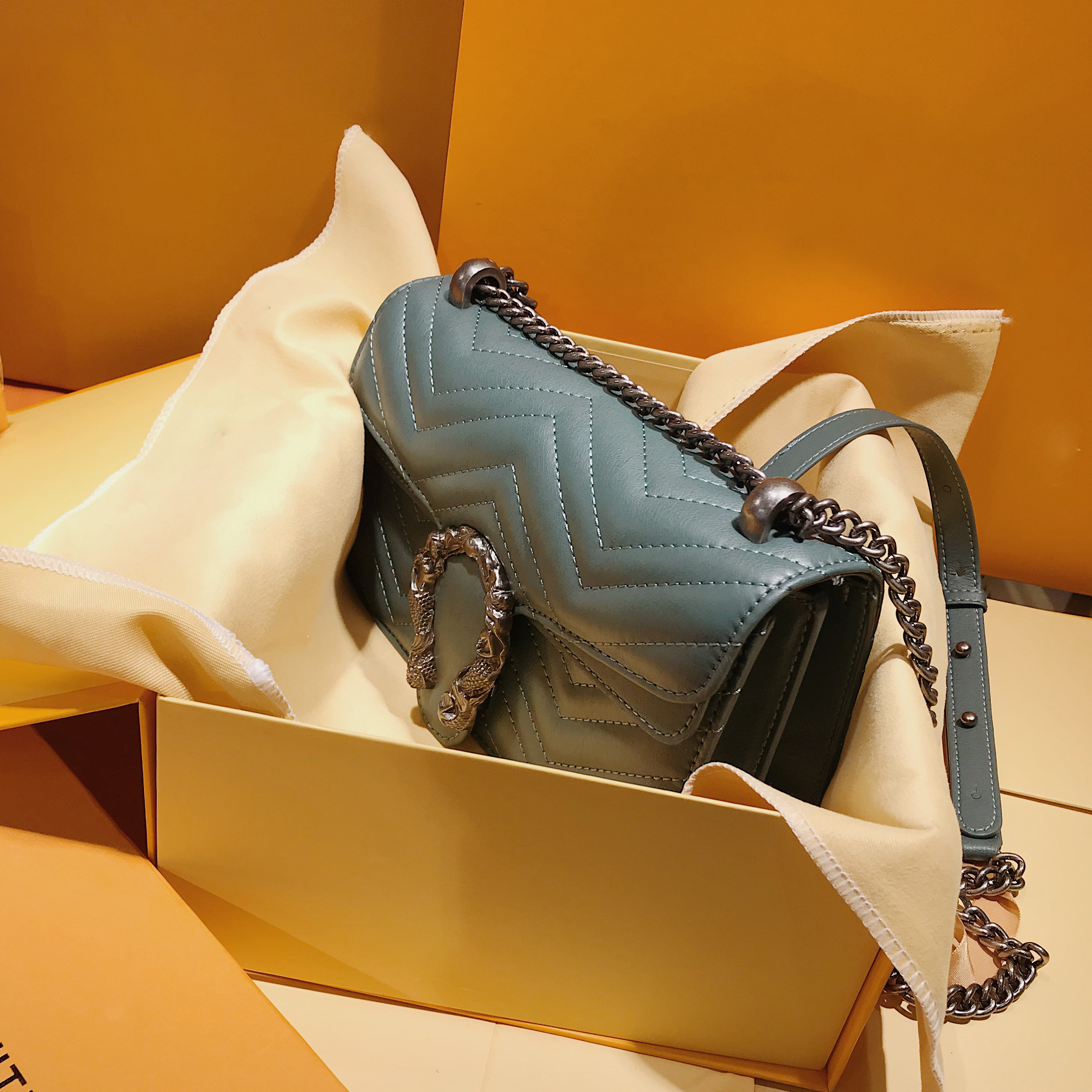 香港代购轻奢真皮女包2020新款时尚大牌酒神包奢侈品链条斜挎小包