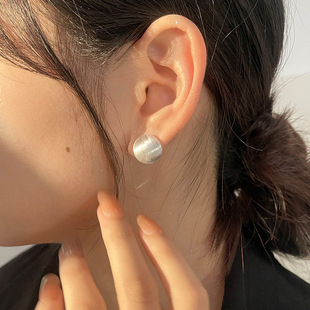 S925通体纯银磨砂拉丝耳钉简约弧形小众设计高级感冷淡风圆球耳环