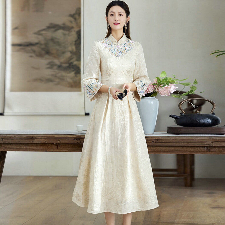 中国风复古刺绣花旗袍裙子春季优雅气质七分袖立领盘扣中长连衣裙