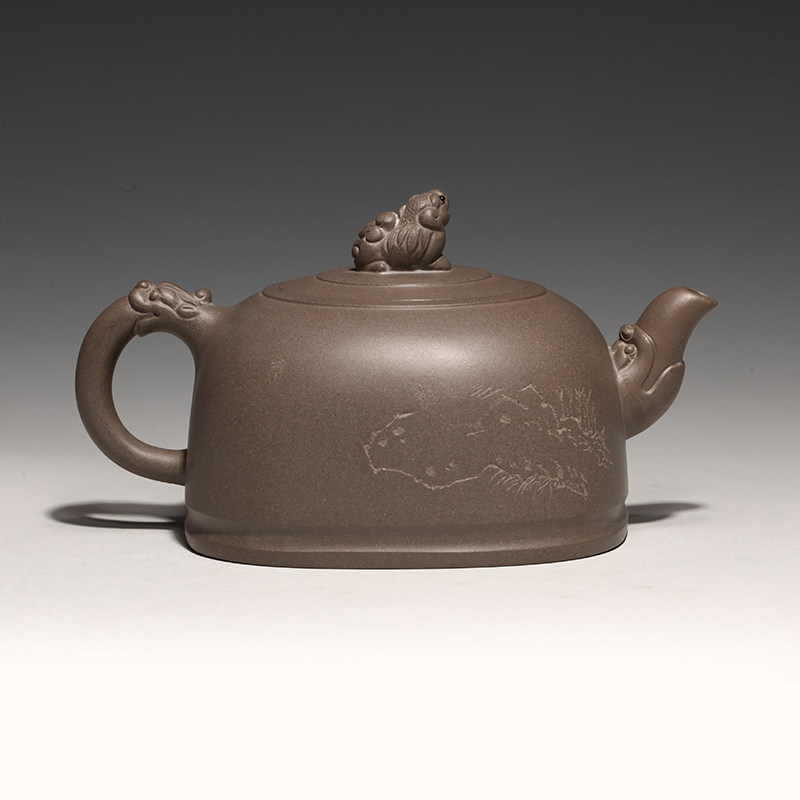 高级工艺美术师王品荣手工作品《青狮壶 》