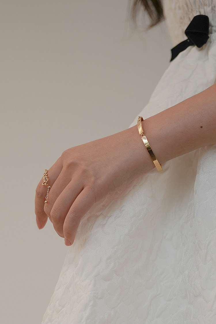 rierart日耳〕七夕限定 镂空爱心磁扣进口包金手镯