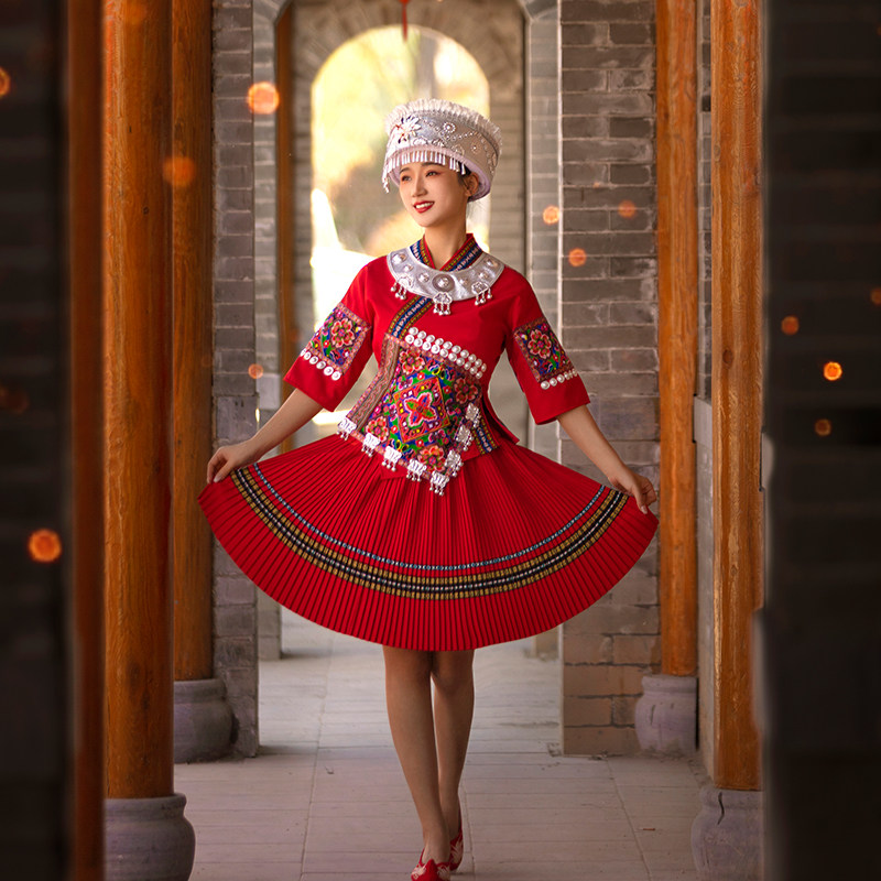 贵州苗寨苗族服装女云南侗族少数民族服饰成人刺绣服舞蹈演出衣服