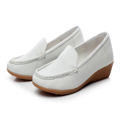 正品白色真皮单鞋妈妈鞋软底平跟牛筋底中老年女鞋大码舒适防滑护