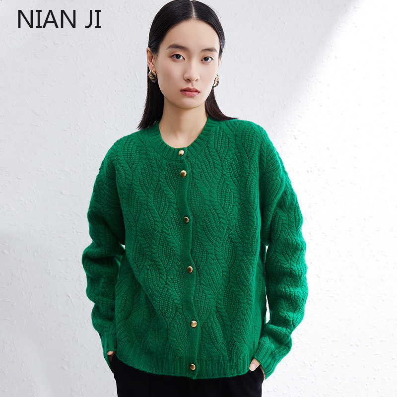 捻集绿色毛衣外套开衫女2021秋冬新款宽松复古绞花羊毛针织衫上衣