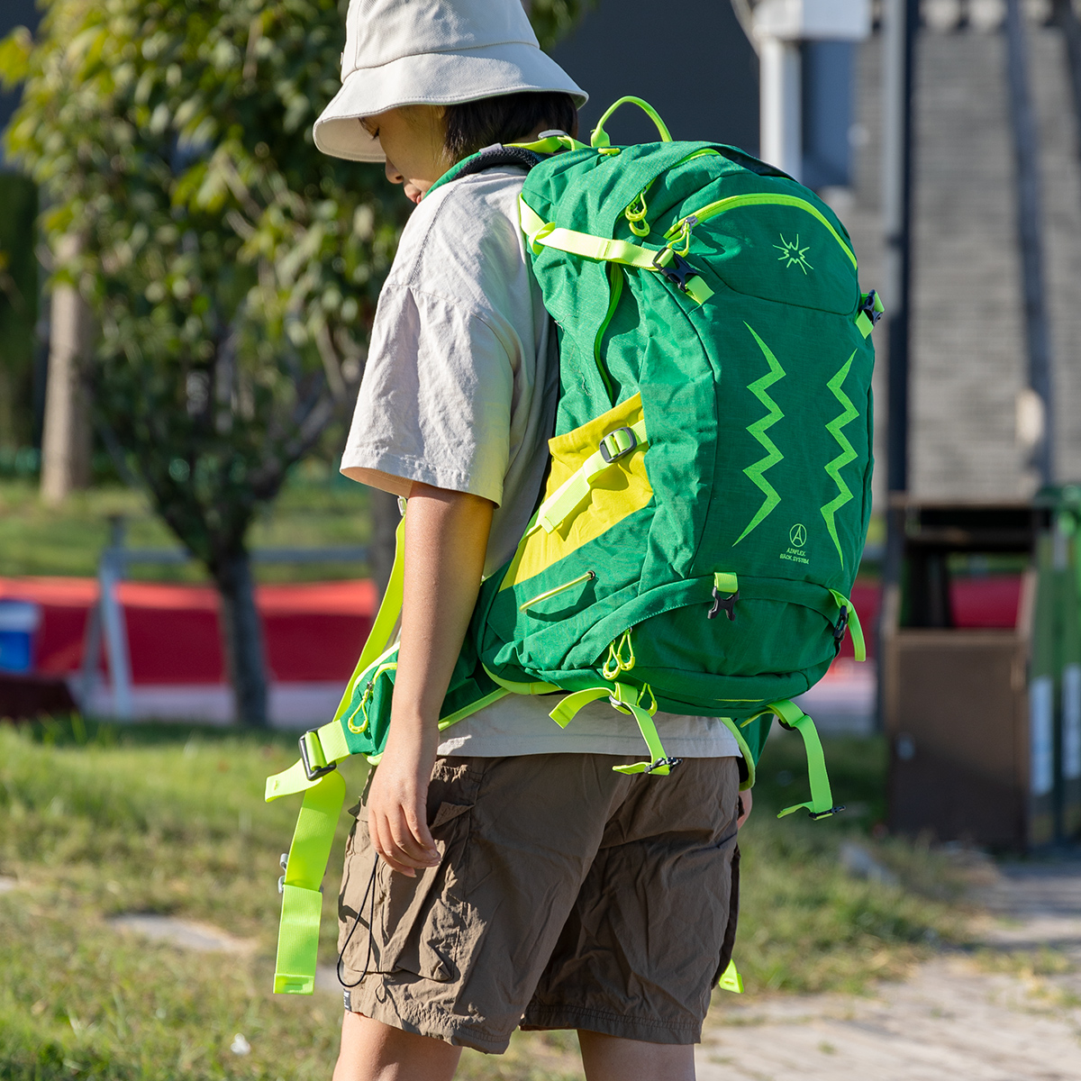 户外登山包大容量背负系统旅行徒步双肩包38L男女野营行囊新款