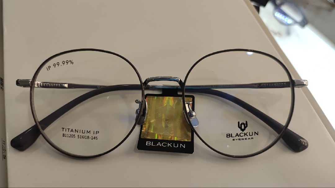 布莱克眼镜架需要其它型号咨询客服基本上款式都有/都是真材实料