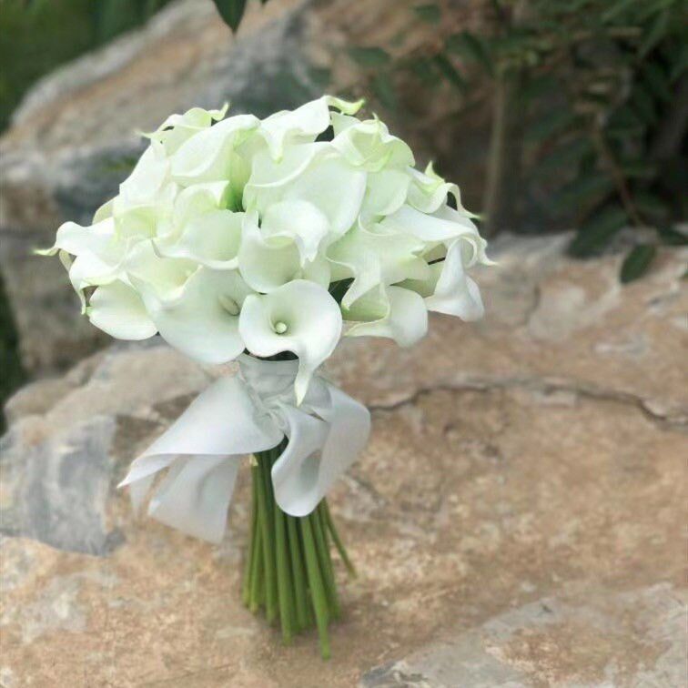 新款白色马蹄莲手捧花韩版清新花束婚礼新娘影楼外景手捧花