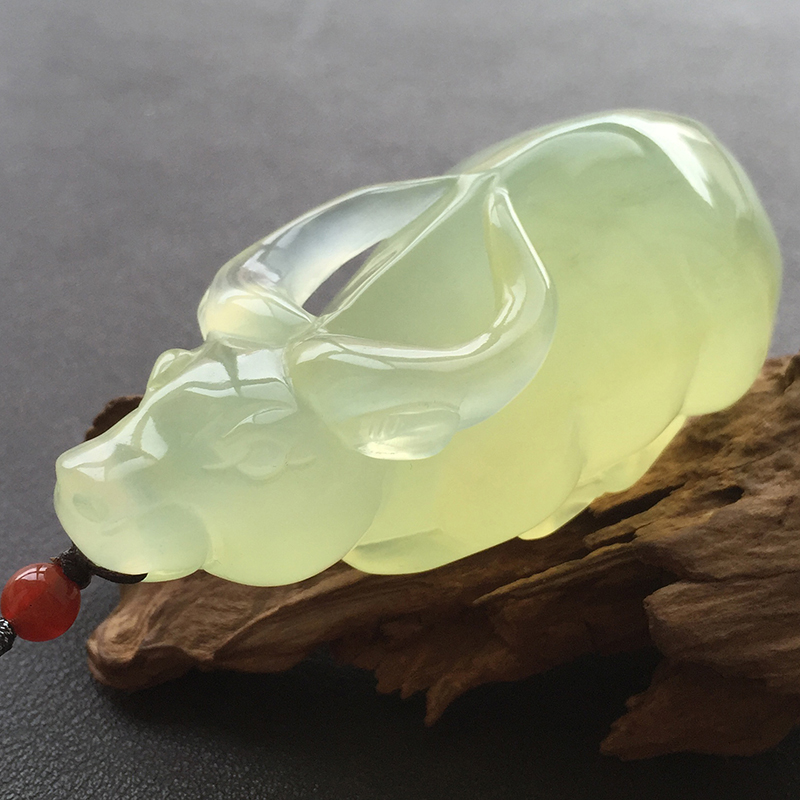岫玉牛转乾坤手把件玉石手玩件天然岫岩玉立体牛气冲天把玩件牛