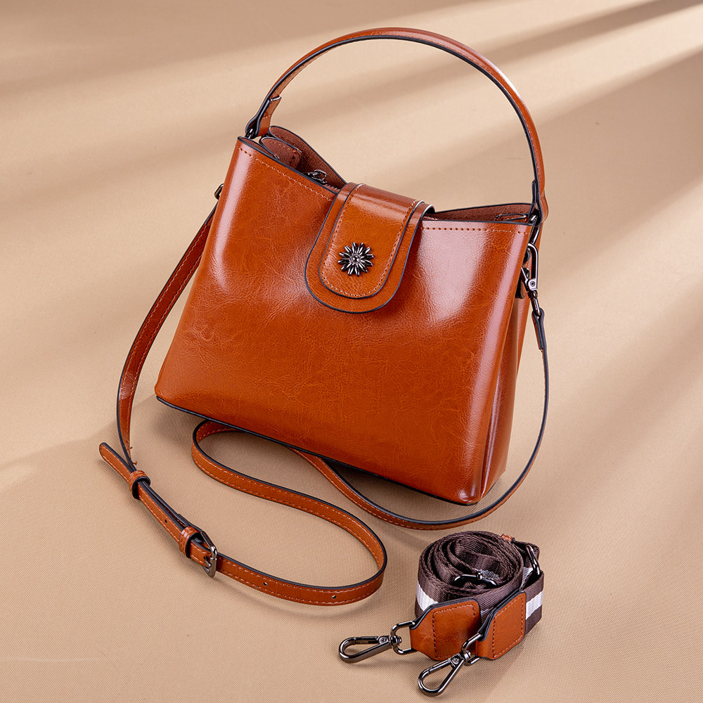 包包2020新款潮网红时尚百搭大容量女式小斜挎水桶包秋冬女士真皮